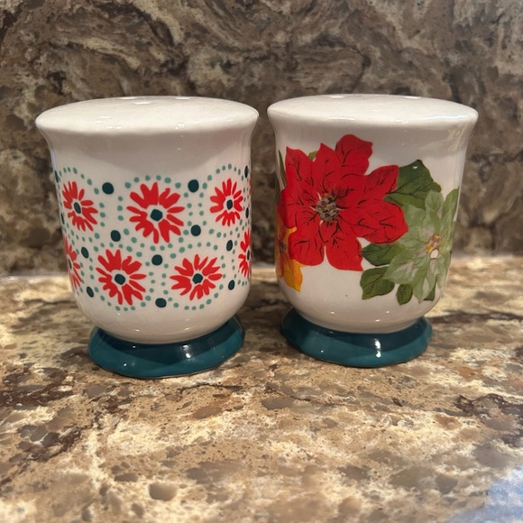Pioneer Women matching set Salt and Pepper Shakers. Christmas poinsettias. - Picture 1 of 4